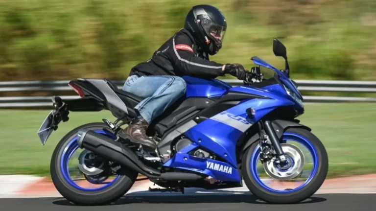 Yamaha R15 V4