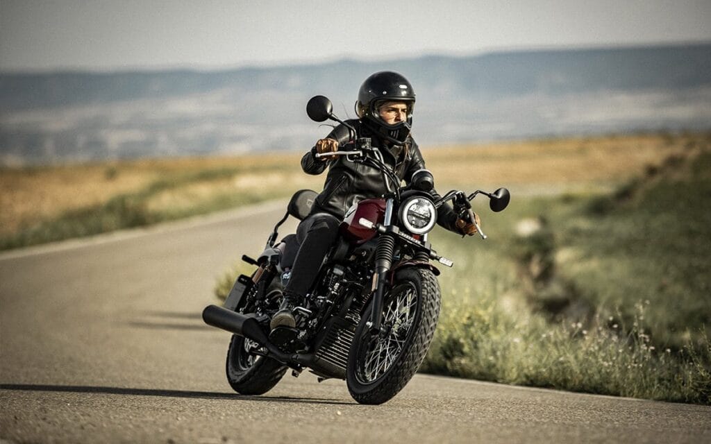 Cruiser barata com estilo Harley-Davidson: Macbor Rockster 125