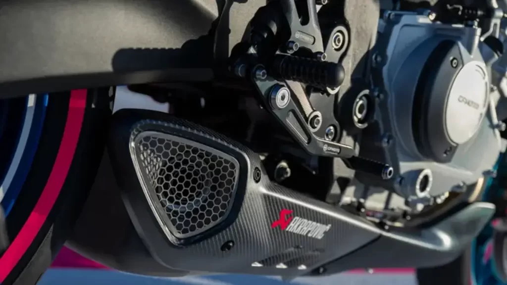 CFMoto revela 675NK GP