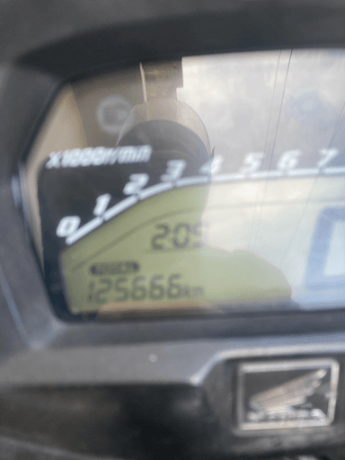 Painel da minha Honda 160 Fan marcando 125.666 km - Prova de experiência de dono de longo prazo.