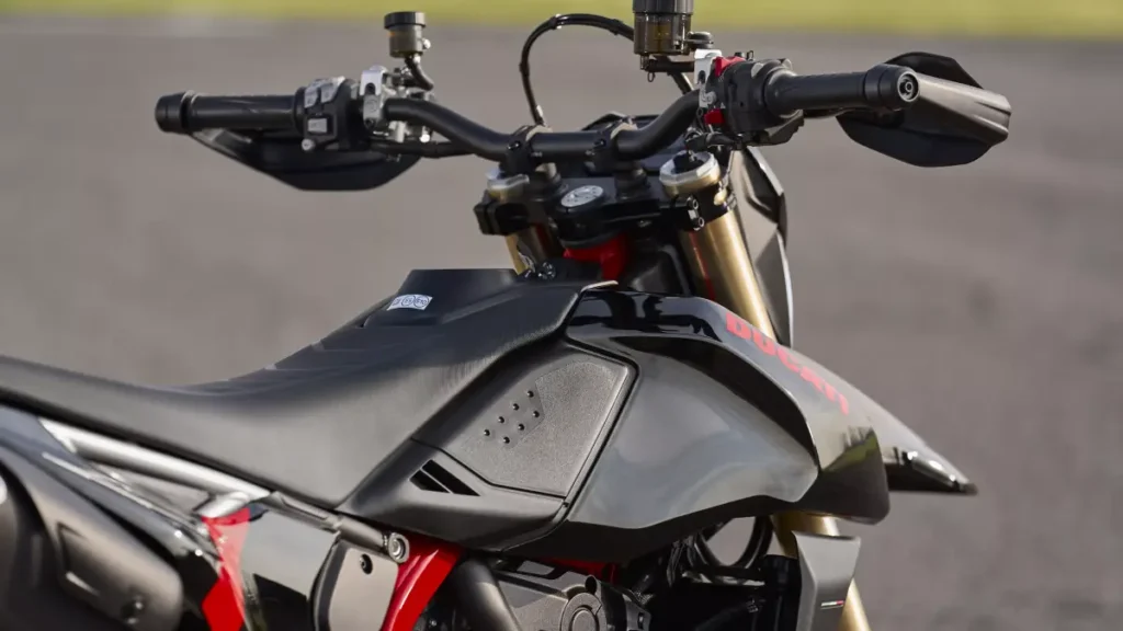 Ducati lançou a Hypermotard 698 Mono Nera