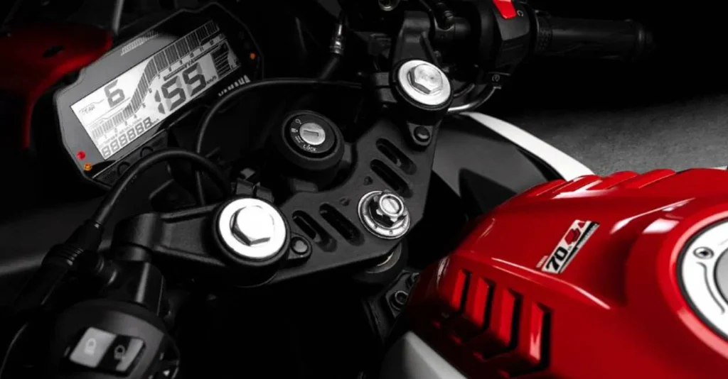 Yamaha R15 70th Anniversary chegou à linha 2027