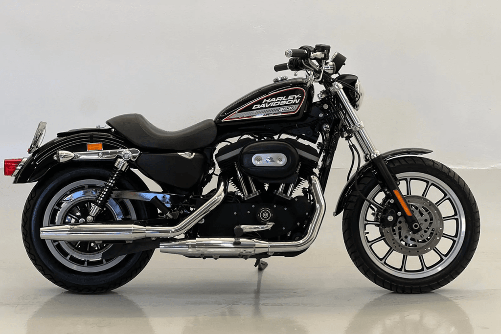 Qual a diferença entre a Harley 883 Iron e a 883R