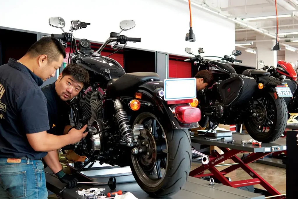 Harley-Davidson com acessórios e componentes personalizados