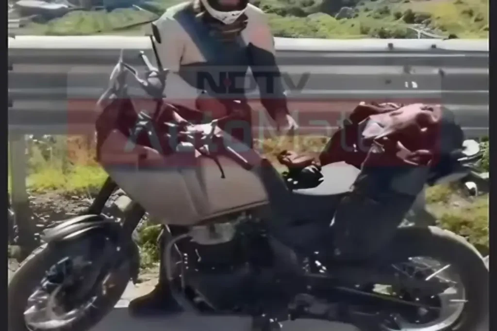 Royal Enfield Himalayan 750 aparece sem camuflagem