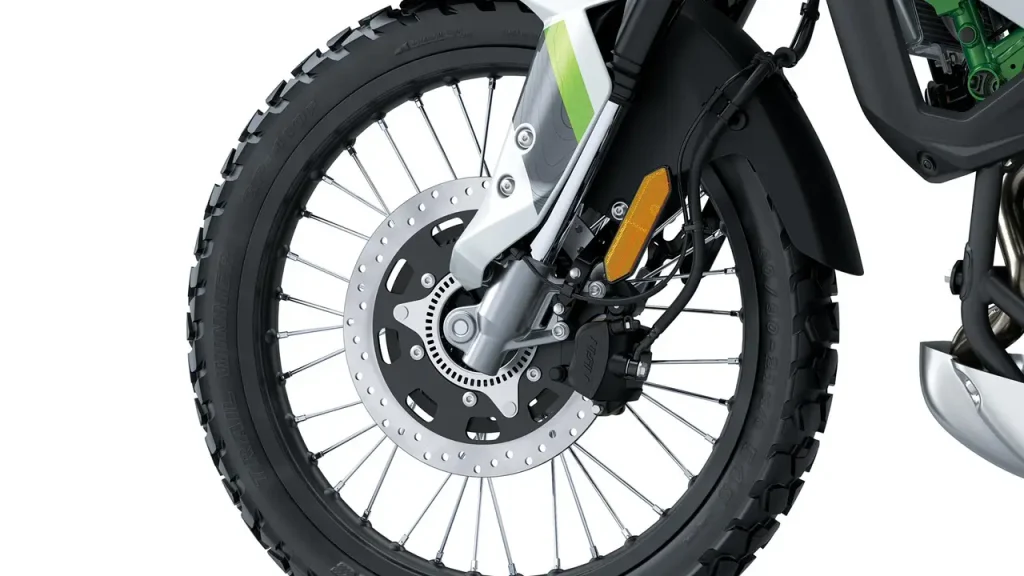 Detalhe da roda dianteira da Kawasaki KLE 500