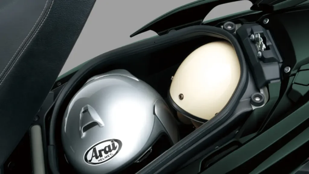 Detalhe do bagageiro da Suzuki Burgman 400